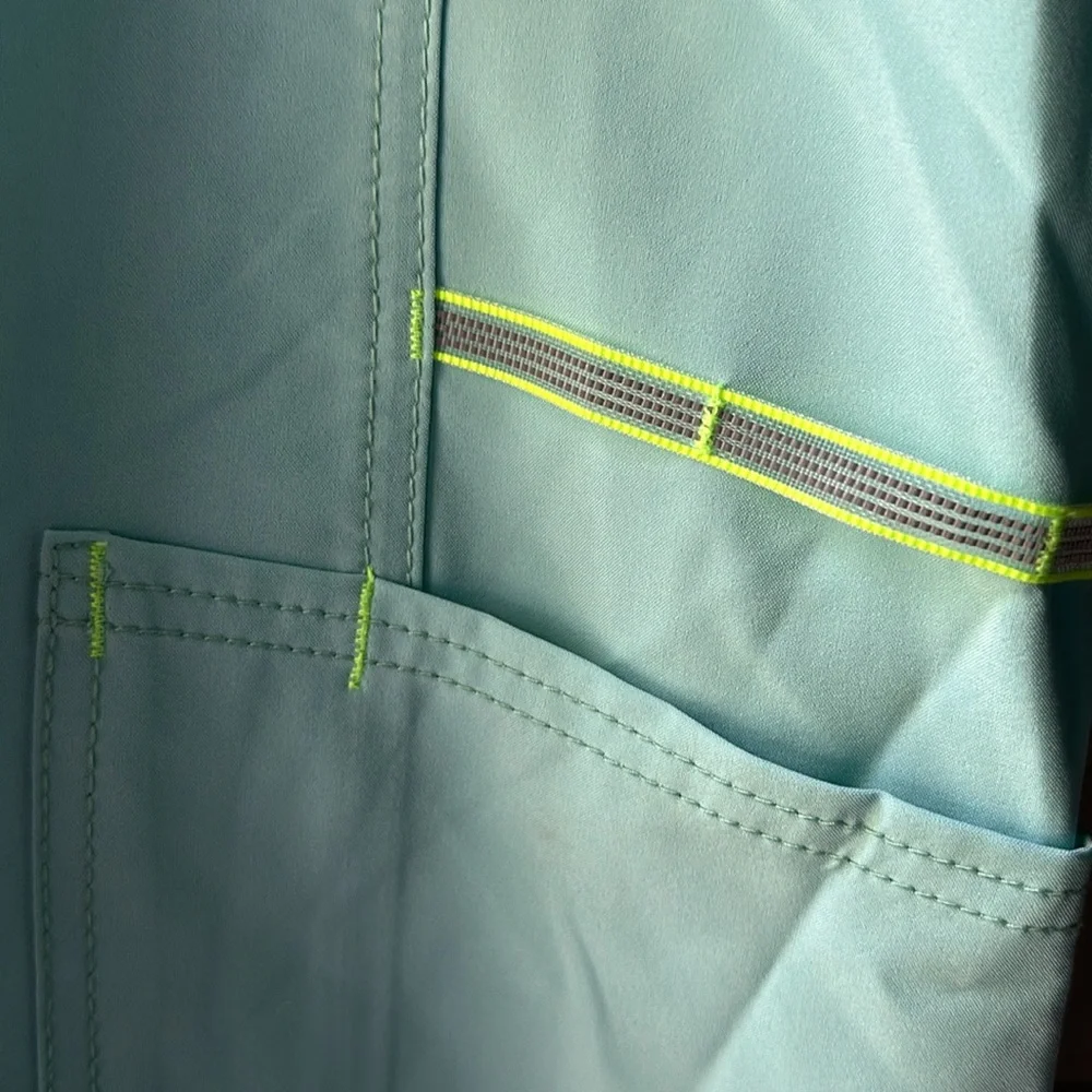 Scrubtop - Picture 3 of 4